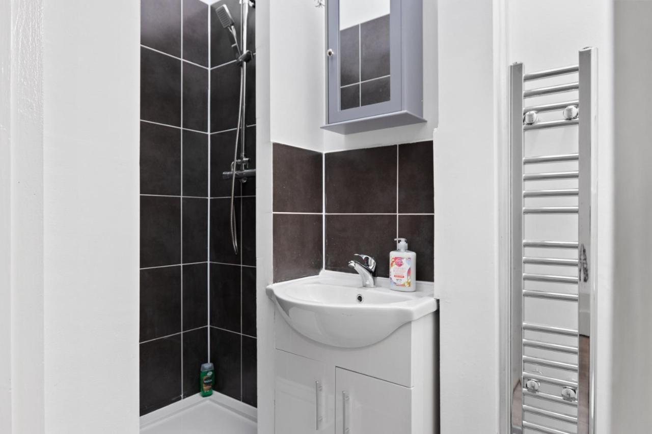 Fantastic 2Bd Barking Stay With Links To The City! ロンドン エクステリア 写真